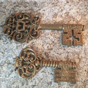 Burwood skeleton keys MCM vintage. 70s. Home interiors. Plastic